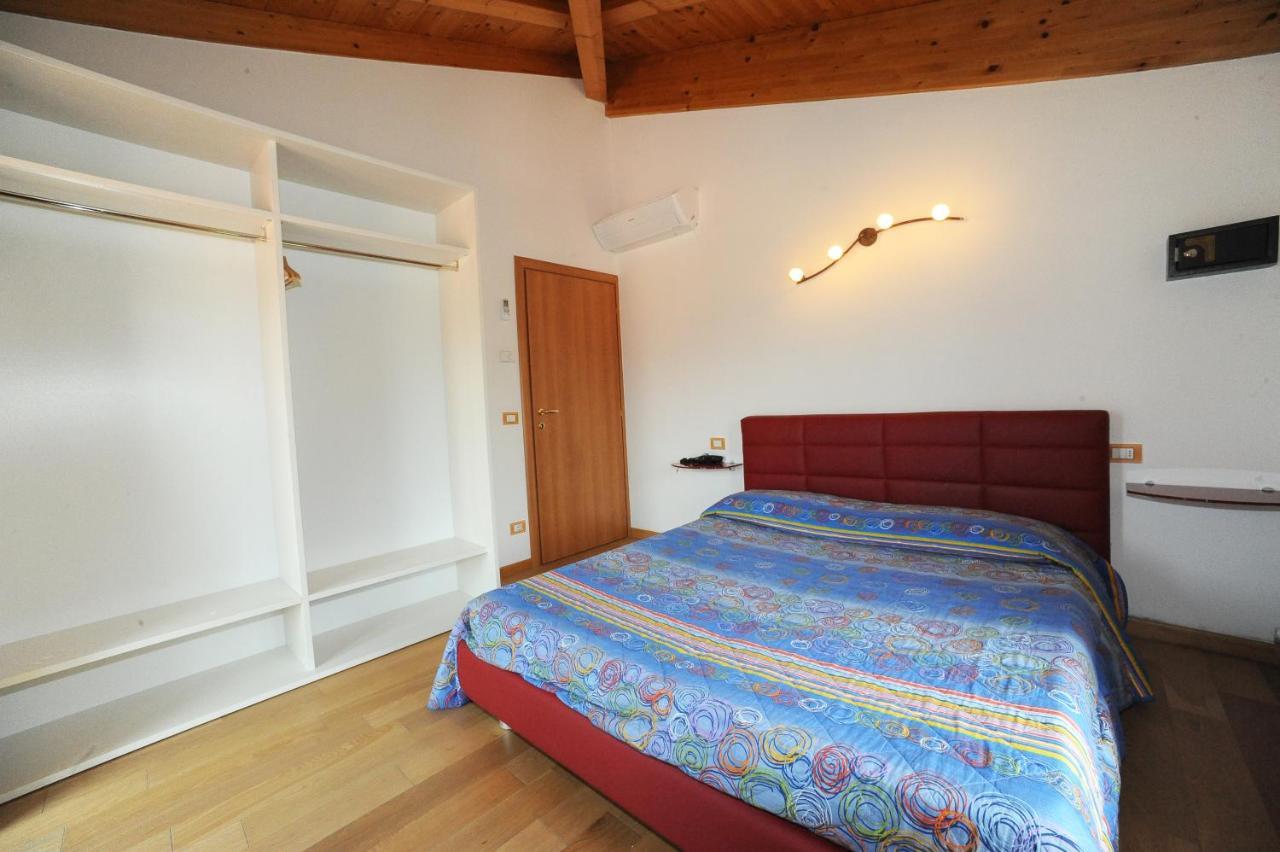 Residence Val Di Monte Malcesine Buitenkant foto